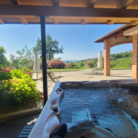 Casa Castella - Langhe (Adults Only) Çiftlik konaklama *